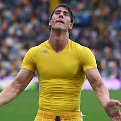 Capello da pistas sobre el futuro de Vlahovic