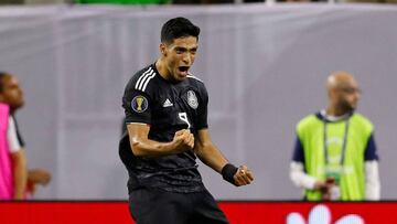 El atacante mexicano aprovechó un buen centro de Rodolfo Pizarro para amagar dentro del área y batir por abajo al arquero de Costa Rica.
