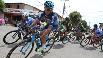 El ciclista espa&ntilde;ol &Oacute;scar Sevilla del Team Medell&iacute;n en acci&oacute;n durante la primera etapa del Cl&aacute;sico RCN.