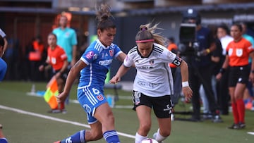 Futbol, Colo Colo vs Universidad de Chile.
Final, campeonato Nacional Femenino 2024.
La jugadora de Colo Colo Yanara Aedo, derecha, disputa el balon con Gisela Pino de Universidad de Chile durante el partido disputado en el estadio Bicentenario de La Florida en Santiago, Chile.
08/12/2024
Dragomir Yankovic/Photosport
Football, Colo Colo vs Universidad de Chile
Finals, 2024 Female National Championship.
Colo ColoÕs player Yanara Aedo, right, vies for the ball against Gisela Pino of Universidad de Chile during match held at the Bicentenario La Florida stadium in Santiago, Chile.
08/12/2024
Dragomir Yankovic/Photosport