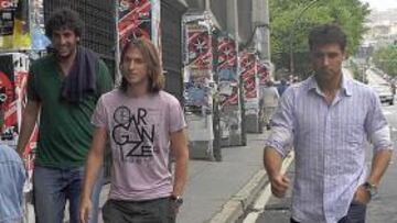 <b>DE VUELTA. </b>Filipe Luis llegó con Aranzubía al estadio de Riazor.