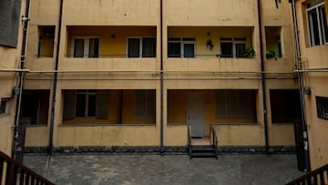 La Ley de Propiedad Horizontal lo confirma: si un vecino tira los desperdicios por el patio común, puedes apelar al artículo 9.1