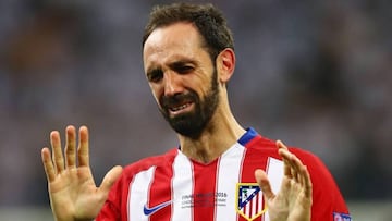 Juanfran tras fallar su penalti en la final de la Champions League en Milán frente al Real Madrid.