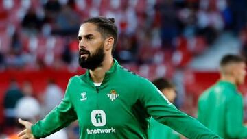 Isco, calentando antes de un partido del Betis.