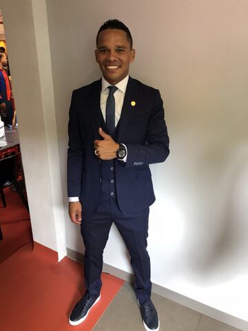 Carlos Bacca compartió fotos en su Twitter horas previas al viaje de Milan a Rusia. El delantero se prepara para su segunda Copa del Mundo.