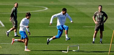 Gonzalo García y Jude Bellingham durante el entrenamiento. 
 