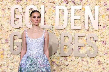 Natalie Portman durante la alfombra roja de la 81ª edición de los Globos de Oro que se ha celebrado en el Beverly Hilton de Los Ángeles.