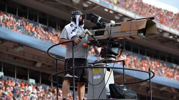 These are the announcers and referees for the Commanders vs Buccaneers Wild Card matchup today