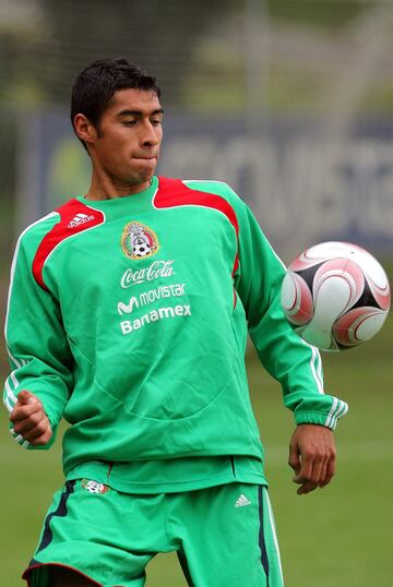 'Pato' Araujo fue otro de los futbolistas que irrumpieron en el máximo circuito a muy corta edad y que ya tenía la experiencia de ganar el título del Mundial sub-17 en 2005. El mediocampista, que militaba entonces en Chivas, no pudo ser el líder que necesitaba el Tri en el preolímpico. 