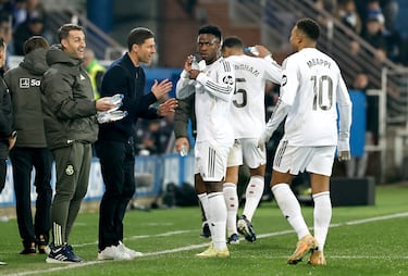 El vestuario abraza a Xabi