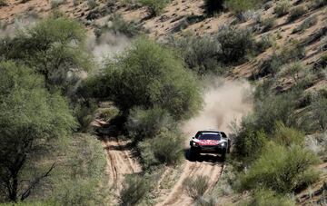 Decimotercera etapa entre San Juan y Córdoba. El piloto español Carlos Sainz con Peugeot.