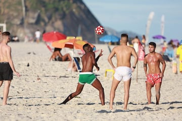 Vinicius disfruta de sus vacaciones en las playas de Río