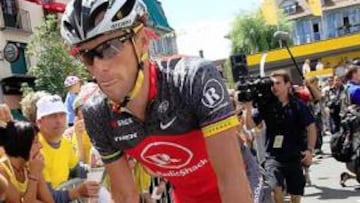 <strong>LANCE ARMSTRONG.</strong>