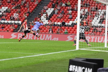 Memphis Depay marca el 1-1.