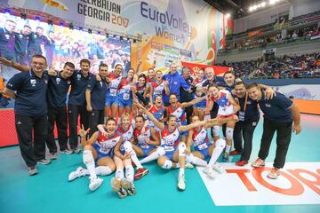 La selección femenina de Serbia se proclamó campeona de Europa de voleibol por segunda vez en su historia tras vencer a Holanda en la final. Plata en Río, ha demostrado ser el mejor equipo del continente con Tijana Boskovic, a sus 20 años, como MVP del to