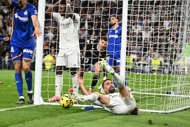 Dani Carvajal tras una gran ocasión del conunto blanco. El portero azulón, David Soria, providencial en la jugada desviando el balón.