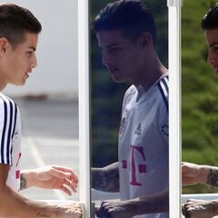 Roce entre James y Rudy en práctica del Bayern Múnich