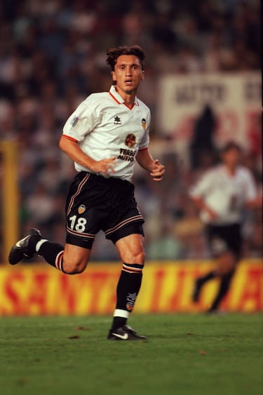 El UD Salamanca fue el primer equipo español del rumano. Tras ello fichó por el Valencia en la temporada 98/99.