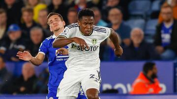 Luis Sinisterra durante un partido con Leeds United por Premier League.