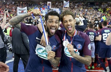 Neymar returns to Paris to celebrate the PSG's Coupe de France victory.