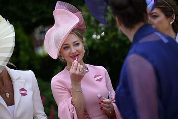 En el hip¨®dromo de Ascot, ciudad al sur de Inglaterra, donde se celebra la tradicional y pintoresca carrera de caballos con la presencia de la familia real brit¨¢nica.