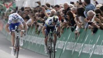 El franc&eacute;s Arnaud Demare (izquierda) y el australiano Matthew Goss en poleno esprint.