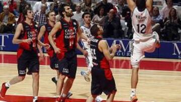 <b>MATE GANADOR. </b>Mirotic decidió la victoria del Madrid con este mate a cinco segundos del final de la prórroga.