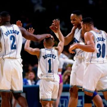 Larry Johnson, Muggsy Bogues, Alonzo Mourning y Dell Curry, jugadores de los Hornets 1994-95.
