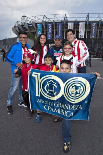 Mira el Color del Clásico Nacional celebrado en el Estadio Azteca en una nueva batalla entre el América y las Chivas.