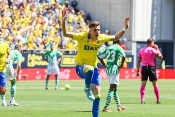 Ivan Alejo festeja su golante el Betis.