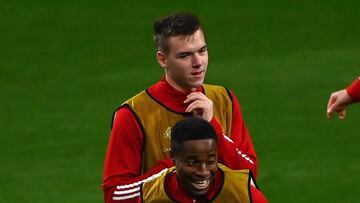 (L-R) Lokomotiv Moscow's Russian forward Nikita Iosifov, Lokomotiv Moscow's Guinean forward Francois Kamano, Lokomotiv Moscow's Polish midfielder Grzegorz Krychowiak and Lokomotiv Moscow's Russian midfielder Muhin Maksim take part in a