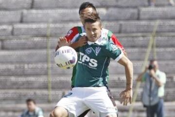 Roberto Gutiérrez, luego de jugar por Colo Colo y Palestino, se fue a México para luego regresar en 2014 a Santiago Wanderers.