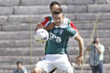 Roberto Gutiérrez, luego de jugar por Colo Colo y Palestino, se fue a México para luego regresar en 2014 a Santiago Wanderers.