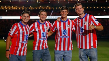 Julián Álvarez, Conor Gallagher, Robin Le Normand y Alexander Sorloth, durante la presentación en el Metropolitano el verano pasado.