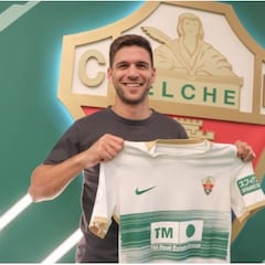 Lisandro Magallán refuerza el centro de la defensa del Elche