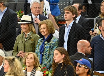 La infanta Elena, la Reina Sofía y Miguel Urdangarín asisten a la final del torneo Mutua Madrid Open que se disputa en la Caja Mágica entre el canadiense Felix Auger Aliassime y el ruso Andrei Rublev.