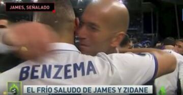 Fría celebración de James en el gol de Carvajal