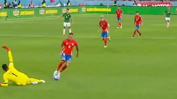 Vargas aprovecha una desgracia de Lampe y desata la ira de Bolivia: la Roja acaba su sequía