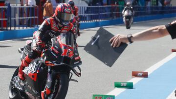 GRAFAND728. JEREZ DE LA FRONTERA (CÁDIZ), 26/04/2024.- Maverick Viñales, de Aprilia Racing, durante los primeros entrenamientos libres de Moto GP previos al Gran Premio de España de Motociclismo de 2024 que tendrá lugar este fin de semana en el Circuito de Jerez - Ángel Nieto en la localidad gaditana de Jerez de la Frontera . EFE/José Manuel Vidal
