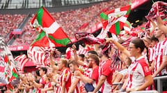 BILBAO, SPAIN - SEPTEMBER 04: Athletic Club fans show their support prior to kick-off in the LaLiga Santander match between Athletic Club and RCD Espanyol at San Mames Stadium on September 04, 2022 in Bilbao, Spain. (Photo by Juan Manuel Serrano Arce/Getty Images)