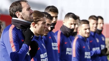 Godín y Filipe en primer plano en un entrenamiento del Atlético de Madrid.