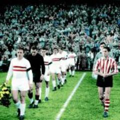 Puskás decide exiliarse y no regresar a Hungría (1957)