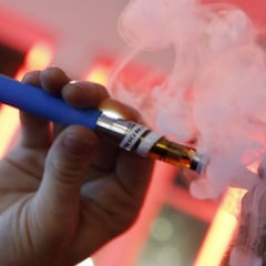 Este país prohíbe el cigarrillo electrónico y los cárteles de la droga se apoderan del mercado: “Los ves en todos lados, jamás pensarías que están prohibidos”