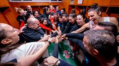 Las jugadoras y el cuerpo técnico de la Selección celebran su pase a París 2024.