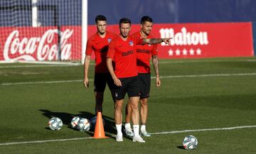 Mario Hermoso, Saúl y Vitolo 
