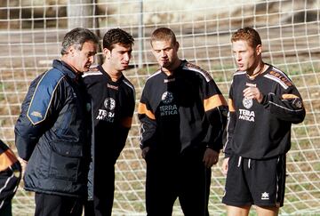 VALENCIA 19-1-99
RANIERI CON JANDRO,RUBEN NAVARRO Y CURRO MONTOYA LOS 3 JUGADORES DEL FILIAL CONVOCADOS PARA EL PARTIDO CONTRA EL LEVANTE
FOTO: JUAN NAVARRO DEL VALENCIA EN UN ENTRENAMIENTO