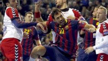 Dani Sarmiento se cuenta entre Karacic (i) y Stoilov .