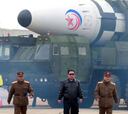 El 'look' de Kim Jong-Un para lanzar el misil norcoreano Hwasong-17