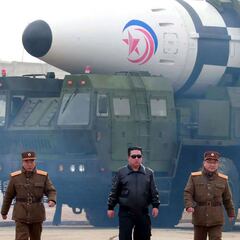 El 'look' de Kim Jong-Un para lanzar el misil norcoreano Hwasong-17