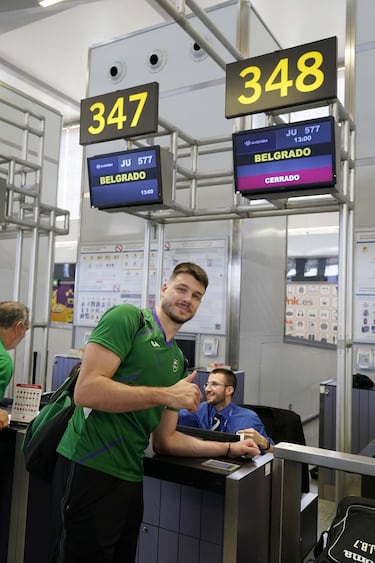 El Unicaja coge el vuelo del mill¨®n para la BCL